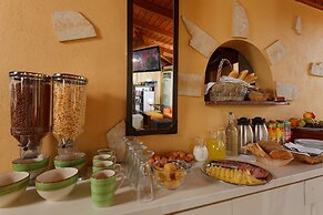 Danelis Studios and Apartments