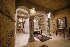 Divan Cave House