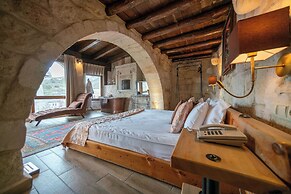 Divan Cave House