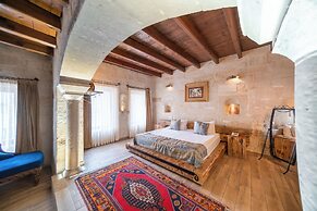 Divan Cave House