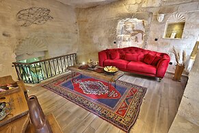 Divan Cave House