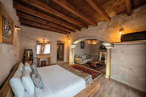 Divan Cave House