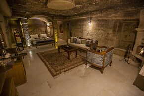 Divan Cave House