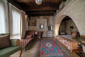 Divan Cave House