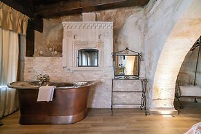 Divan Cave House