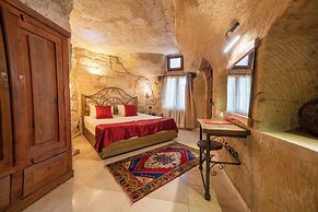 Divan Cave House
