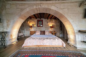 Divan Cave House