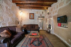 Divan Cave House