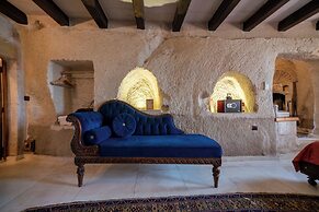 Divan Cave House