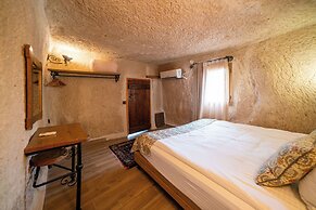 Divan Cave House