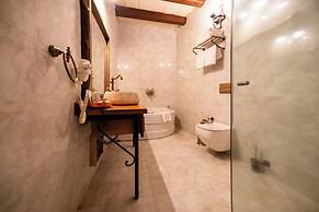Divan Cave House