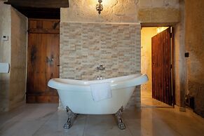 Divan Cave House