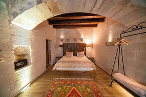 Divan Cave House