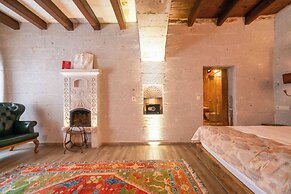 Divan Cave House