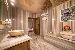 Divan Cave House