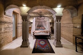 Divan Cave House