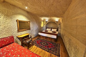 Divan Cave House