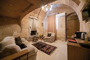 Divan Cave House
