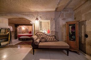 Divan Cave House