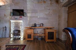 Divan Cave House