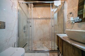 Divan Cave House