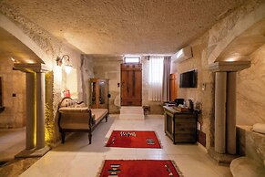 Divan Cave House