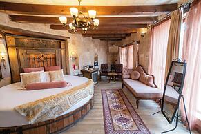 Divan Cave House