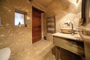 Divan Cave House