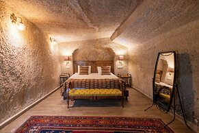 Divan Cave House