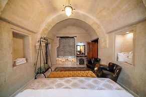 Divan Cave House