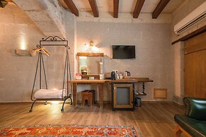 Divan Cave House