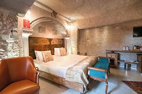 Divan Cave House