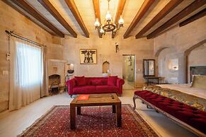 Divan Cave House