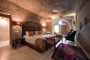 Divan Cave House