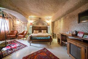 Divan Cave House
