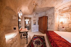 Divan Cave House