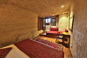 Divan Cave House
