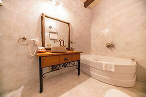 Divan Cave House