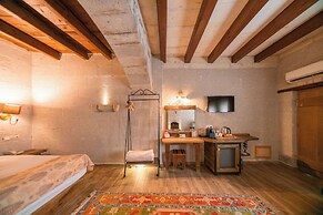 Divan Cave House