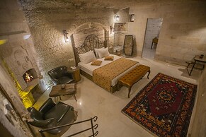 Divan Cave House