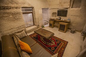 Divan Cave House
