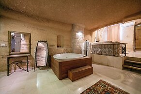 Divan Cave House