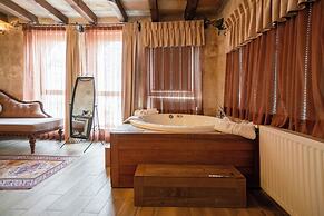 Divan Cave House