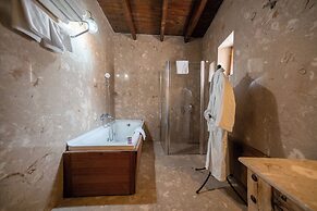 Divan Cave House