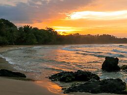Red Frog Beach Island Resort