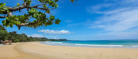 Red Frog Beach Island Resort