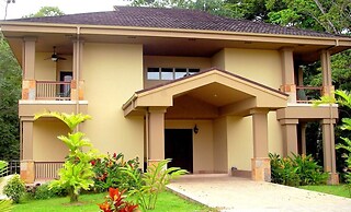 Red Frog Beach Island Resort