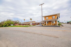 OYO Travelier Motel