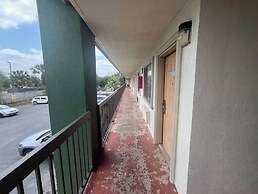 La Posada Inn By OYO Brownsville