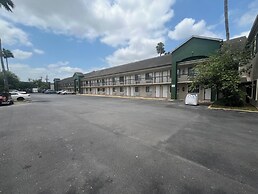 La Posada Inn By OYO Brownsville